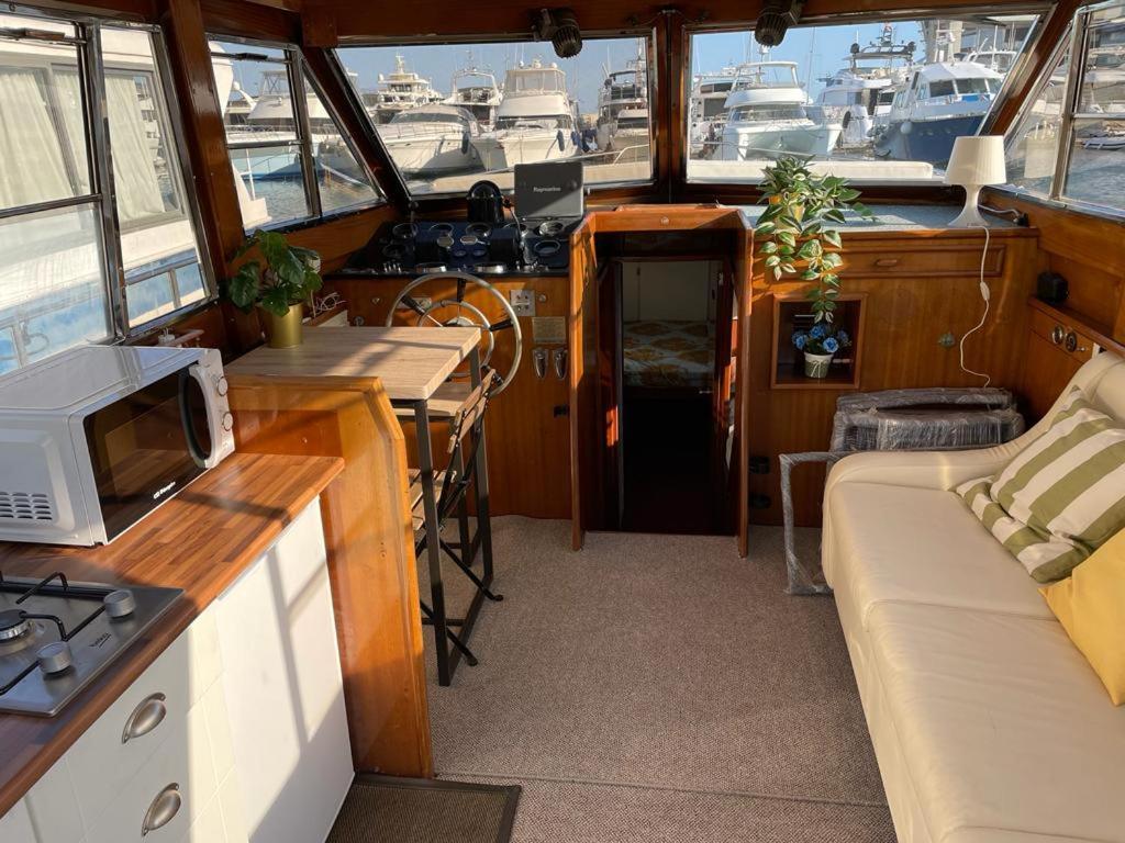 Bateau-hôtel Charming Boat House In Barcelona With Big Terrace And Solarium