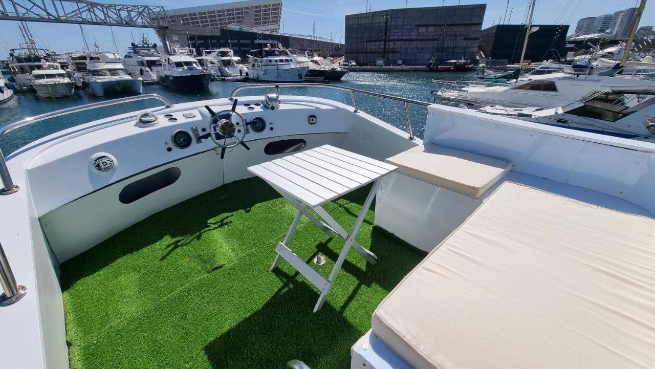 Charming Boat House In Barcelona With Big Terrace And Solarium Bateau-hôtel