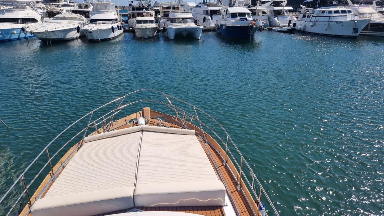 Charming Boat House In Barcelona With Big Terrace And Solarium Bateau-hôtel *